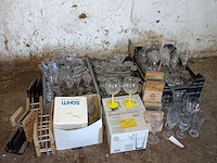 Lot 4 - diverse glazen en duvel kaarthouders