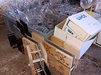 Lot 4 - diverse glazen en duvel kaarthouders - afbeelding 2 van  2