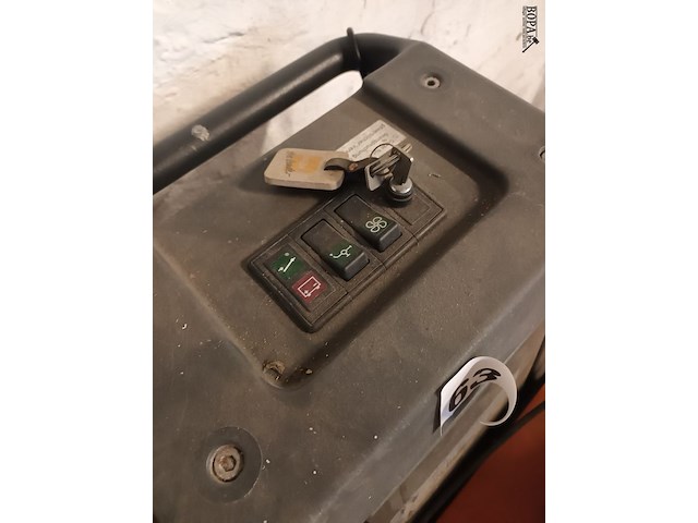 Lot 4 - elektrische borstelmachine taski - afbeelding 3 van  4