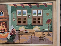 Lot 4 - geborduurd schilderij traditionele woonkamer 17de eeuw in ka - afbeelding 2 van  2