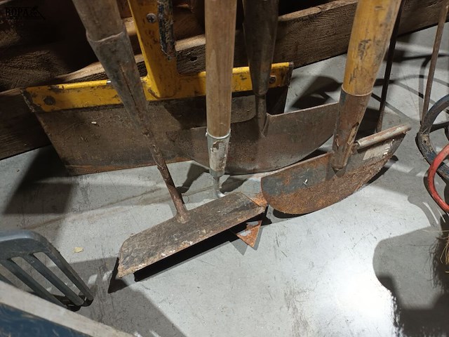 Lot 4 - graskantstekers en schoffels. 5 stuks - afbeelding 2 van  3