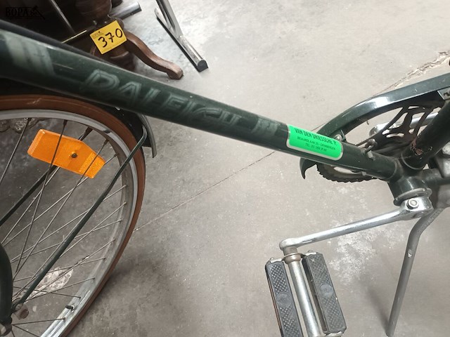 Lot 4 - herenfiets groen raleigh - afbeelding 2 van  4