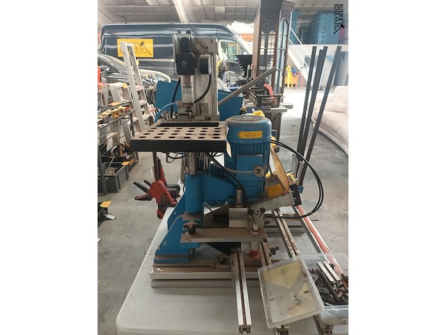 Lot 4 - hettich bluemax boor- en inpersmachine - afbeelding 2 van  7