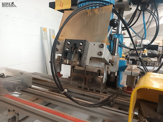 Lot 4 - hettich bluemax boor- en inpersmachine - afbeelding 7 van  7
