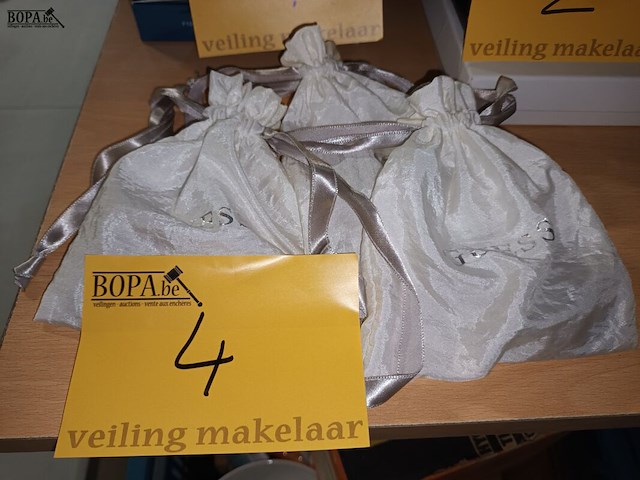 Lot 4 - juwelen guess. 4 stuks - afbeelding 5 van  5