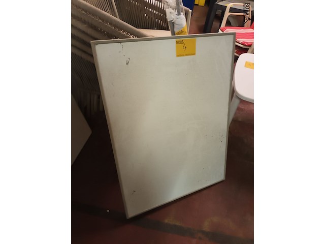 Lot 4 - kampeertafel - afbeelding 1 van  2