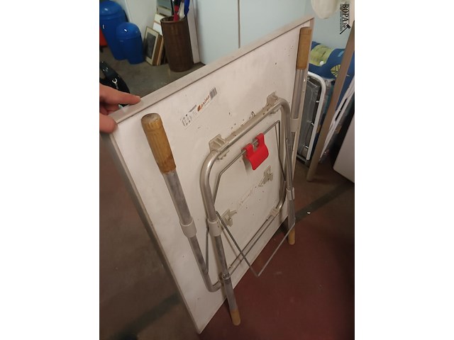 Lot 4 - kampeertafel - afbeelding 2 van  2
