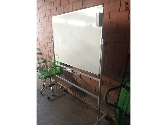 Lot 4 - kantelbaar whiteboard op wielen - afbeelding 1 van  2