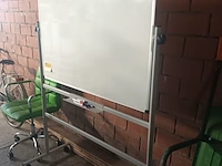 Lot 4 - kantelbaar whiteboard op wielen