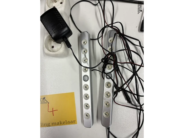 Lot 4 - lot boxen/computerscherm/muis - afbeelding 2 van  6