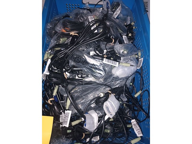 Lot 4 - lot diverse computer kabels - afbeelding 3 van  3