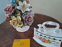 Lot 4 - lot duo vintage italiaanse capo dimonte stijl vaas, handgesc