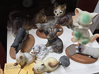 Lot 4 - lot miniatuurbeeldjes poezen ong 29 stuks - afbeelding 3 van  3