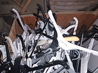 Lot 4 - lot plastieken kleerhangers - afbeelding 2 van  2