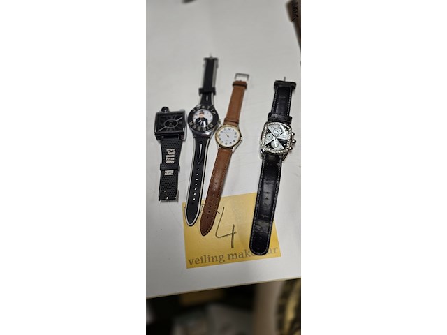 Lot 4 - lot uurwerken - afbeelding 1 van  5