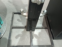 Lot 4 - metalen presentatiezuil voor trekhaken - afbeelding 2 van  3