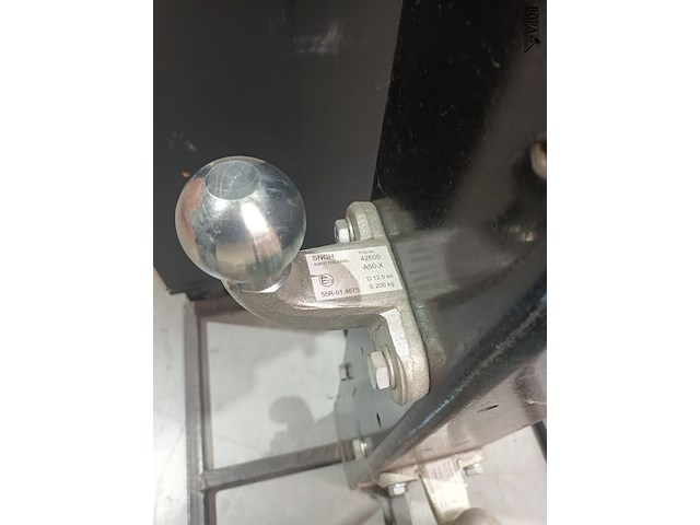 Lot 4 - metalen presentatiezuil voor trekhaken - afbeelding 3 van  3