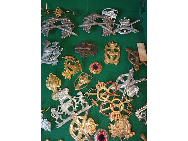 Lot 4 - militaire vintage insignes. 60 stuks - afbeelding 3 van  6