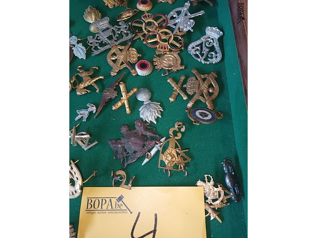 Lot 4 - militaire vintage insignes. 60 stuks - afbeelding 4 van  6