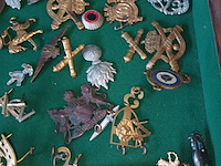 Lot 4 - militaire vintage insignes. 60 stuks - afbeelding 4 van  6