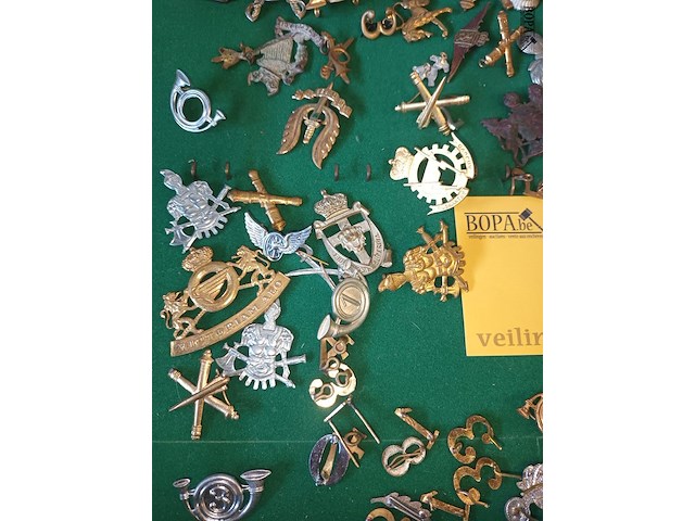 Lot 4 - militaire vintage insignes. 60 stuks - afbeelding 5 van  6