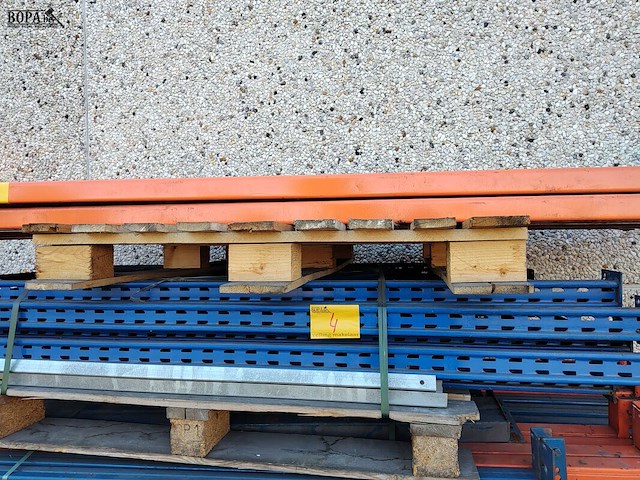 Lot 4 - palletstelling met 5 staanders - afbeelding 1 van  2