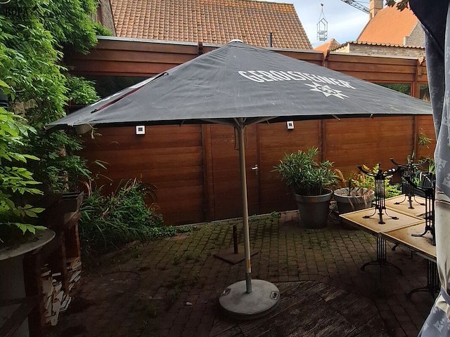 Lot 4 - parasol met voet - afbeelding 1 van  4