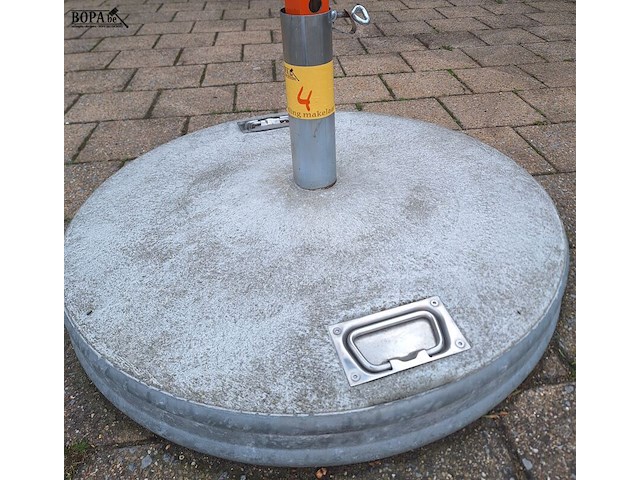 Lot 4 - parasol met voet - afbeelding 2 van  4