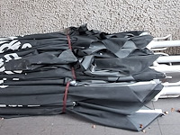 Lot 4 - parasol met voet - afbeelding 3 van  4