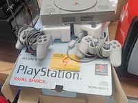 Lot 4 - sony playstation 1