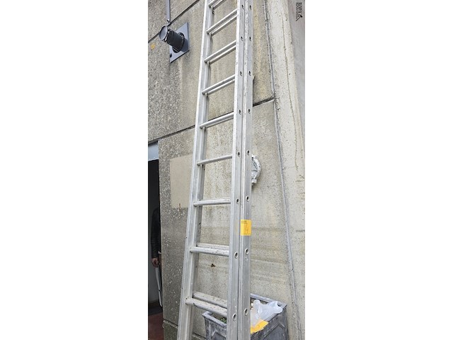 Lot 4 - uitschuifbare ladder 2 x 16 treden - afbeelding 4 van  5