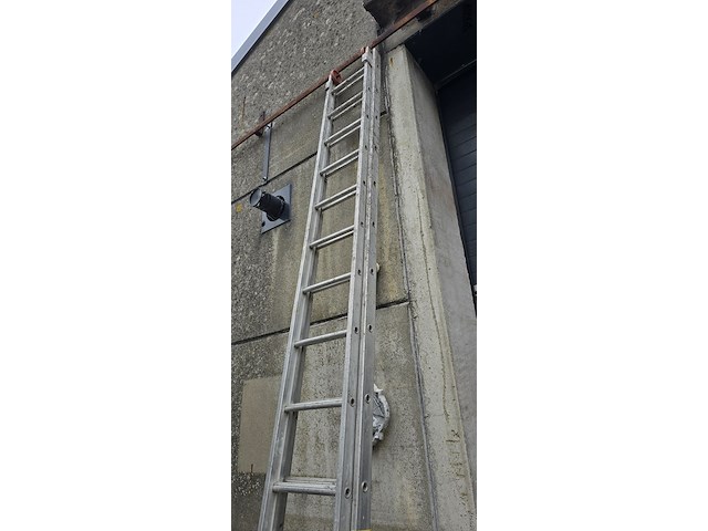 Lot 4 - uitschuifbare ladder 2 x 16 treden - afbeelding 5 van  5