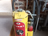 Lot 4 - vintage turex abc-poederblusser