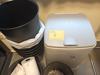 Lot 4 - vuilnisbakken en handdoekpapier - afbeelding 1 van  2