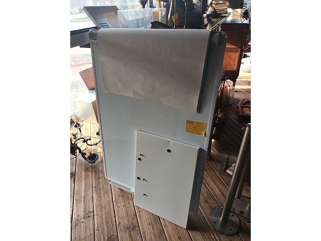 Lot 4 - whiteboard en magneetbordje - afbeelding 1 van  4