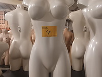Lot 4 - witte torso vrouw - afbeelding 1 van  3