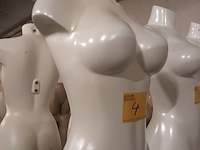 Lot 4 - witte torso vrouw - afbeelding 2 van  3