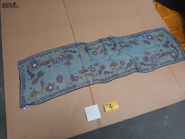 Lot 4 - zijden sjaal - afbeelding 2 van  2