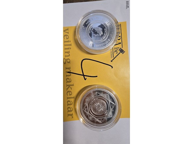 Lot 4 - zilveren 5 dollar munt uit tokelau 2 stuks - afbeelding 1 van  3