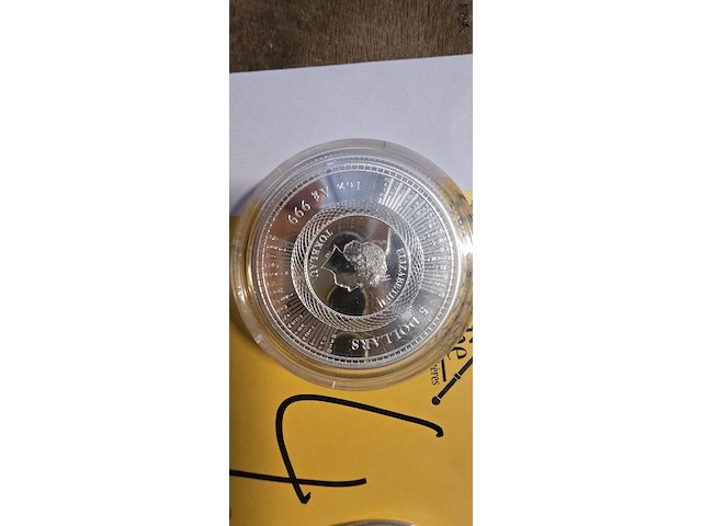 Lot 4 - zilveren 5 dollar munt uit tokelau 2 stuks - afbeelding 2 van  3