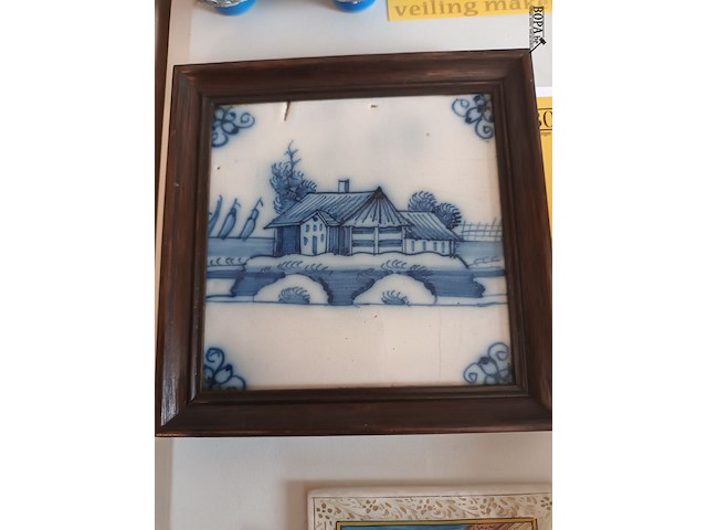 Lot 40 - antieke tegel in kader - afbeelding 1 van  4