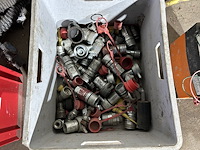 Lot 40 - diverse koppelingen en kraan benodigdheden - afbeelding 2 van  9