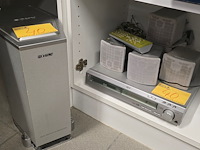 Lot 40 - dvd speler met surroundboxen en afstandsbediening - afbeelding 1 van  6