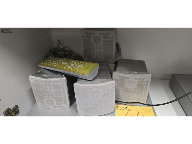 Lot 40 - dvd speler met surroundboxen en afstandsbediening - afbeelding 5 van  6