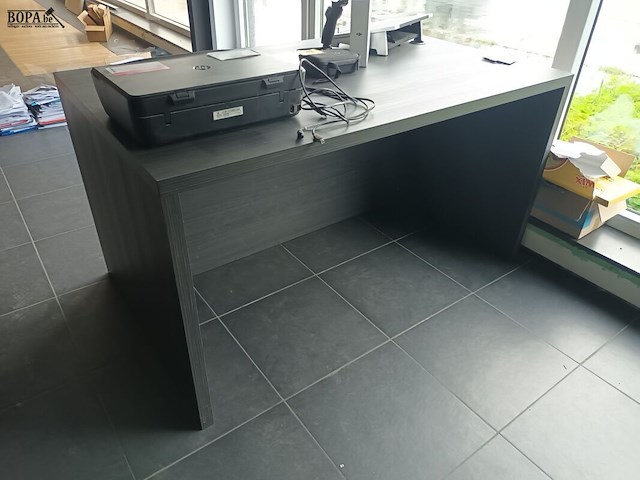 Lot 40 - grijze bureau - afbeelding 2 van  2