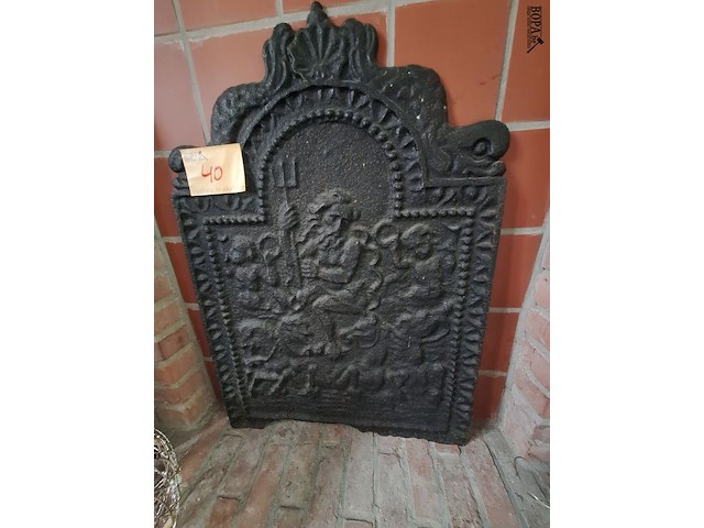 Lot 40 - haardplaten en decoratie. 5 stuks - afbeelding 4 van  4