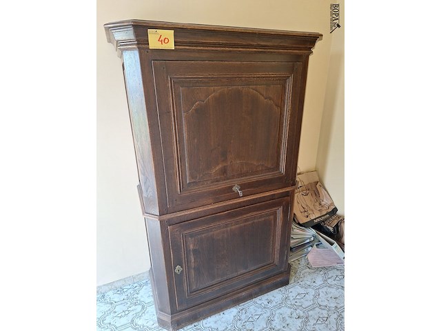Lot 40 - houten kast - afbeelding 1 van  4