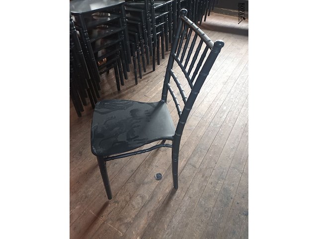 Lot 40 - houten stoel. 12 stuks - afbeelding 2 van  3