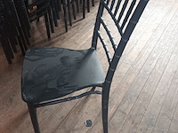 Lot 40 - houten stoel. 12 stuks - afbeelding 2 van  3