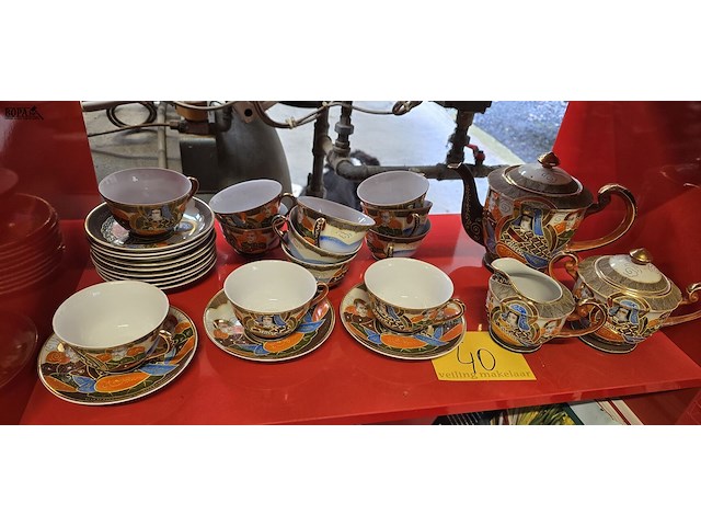 Lot 40 - japans porseleinen servies 12 delig + thee-suiker-melk - afbeelding 1 van  5